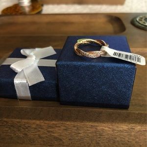 Pandora Sparkling Twisted Lines Ring